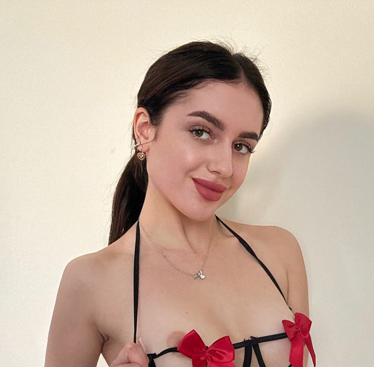 Best No Rules OnlyFans Accounts ari.ella