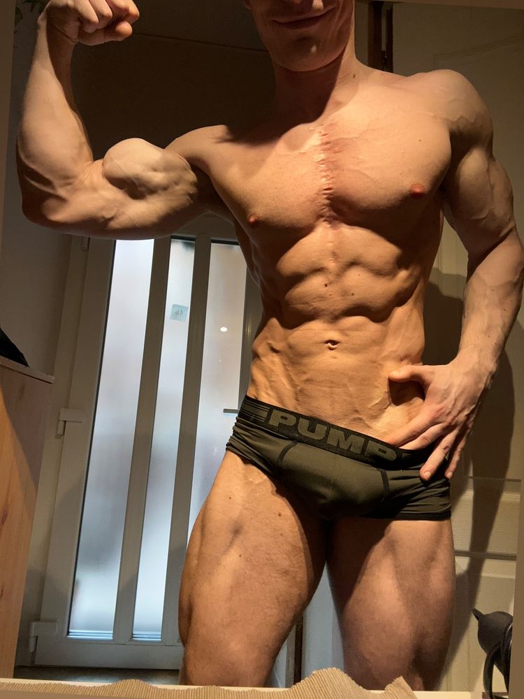 Best Muscle OnlyFans Accounts armzbro97