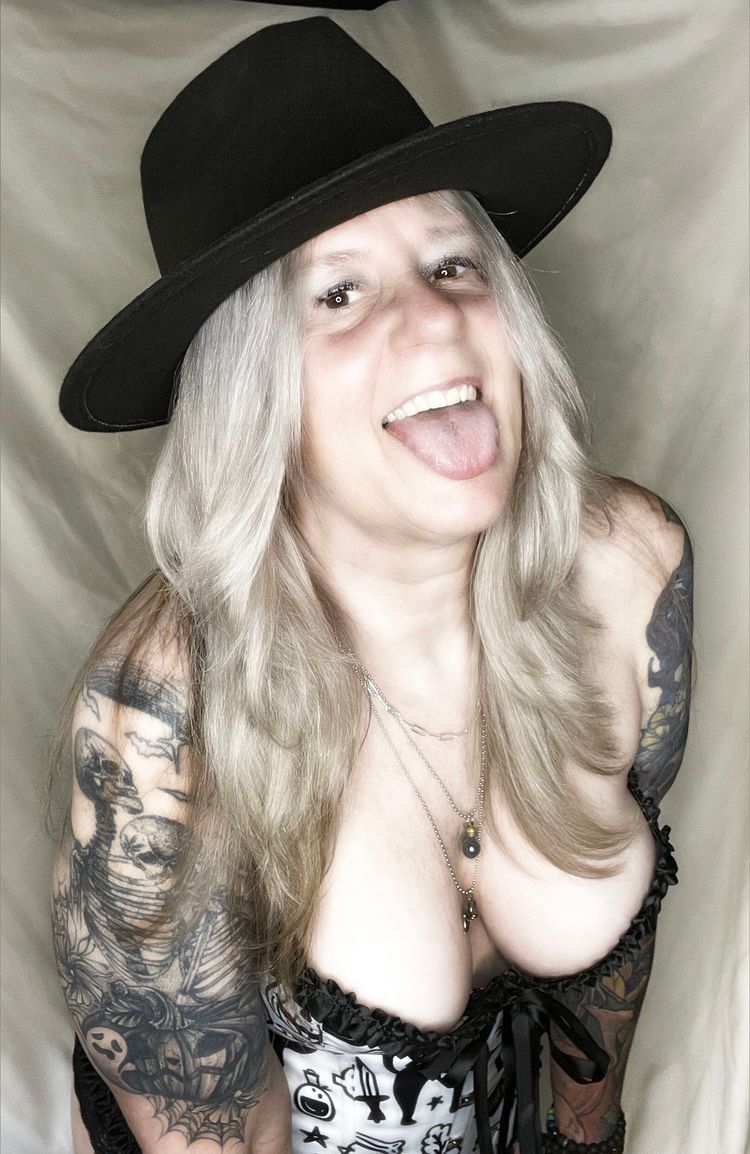 Best Halloween OnlyFans Accounts artsyinkedblonde