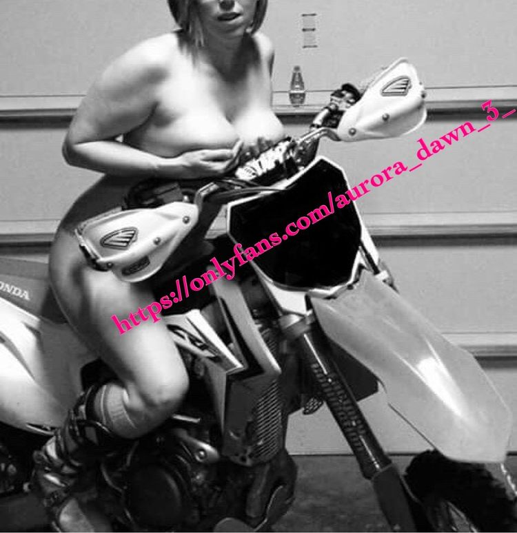 Best Cougar OnlyFans Accounts aurora_dawn_3_