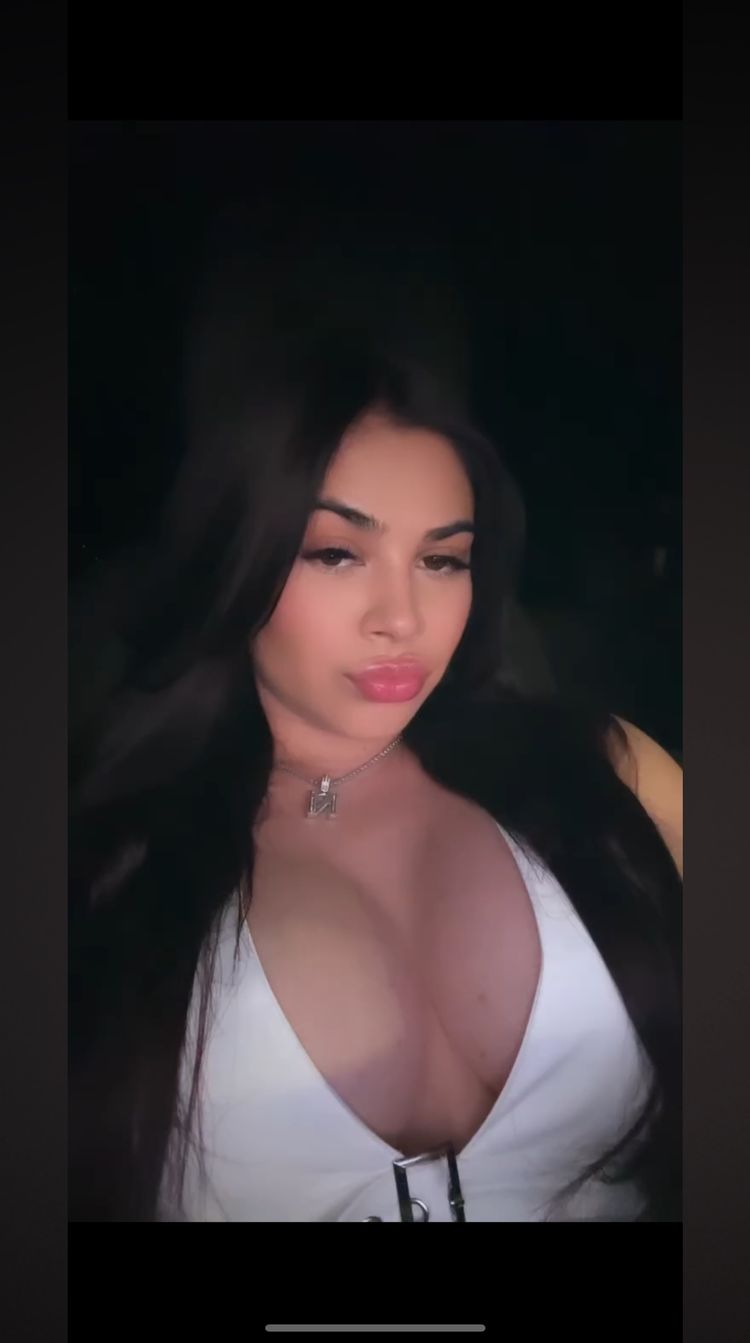 Best Milk OnlyFans Accounts babyyyybellaa