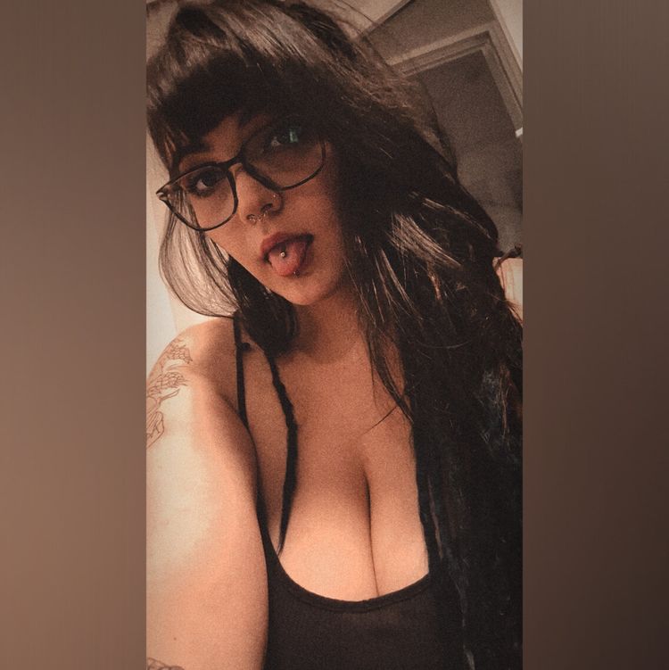 Best Stoner OnlyFans Accounts bisibeth