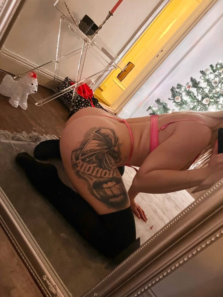 Best Nymphomaniac OnlyFans Accounts blondedestroyer