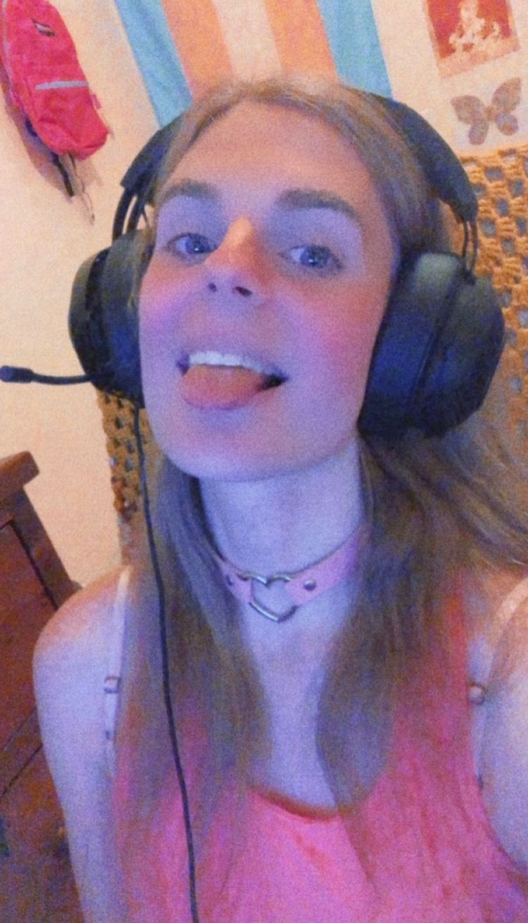 Best Gamergirl OnlyFans Accounts calibella420