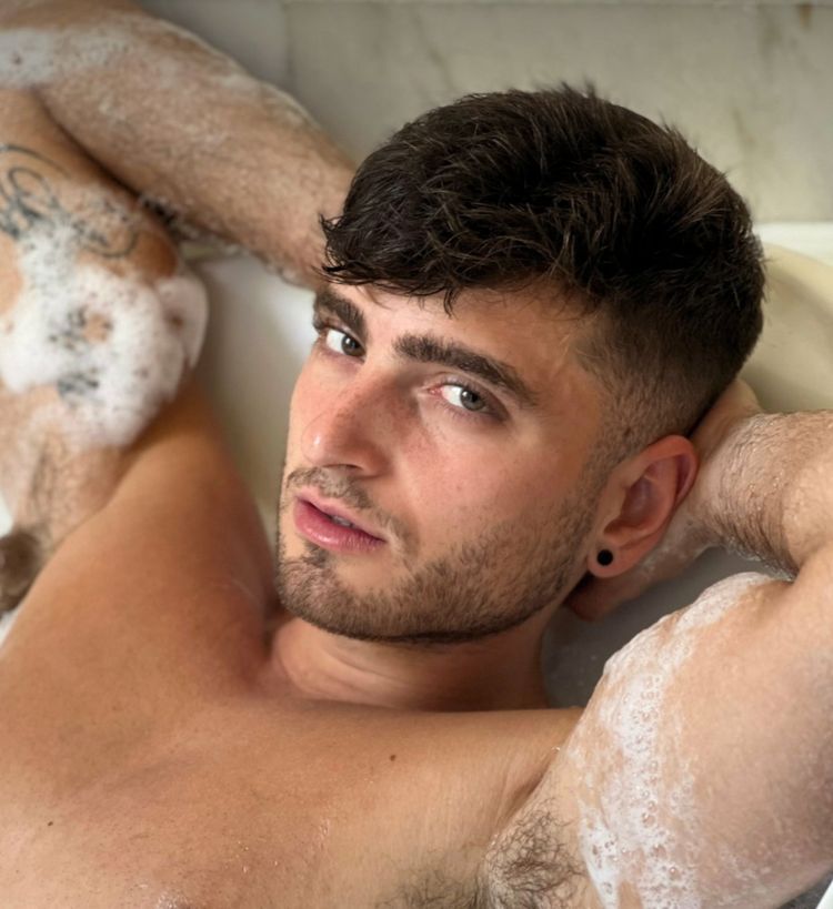 Best Livestream OnlyFans Accounts carloseffort1