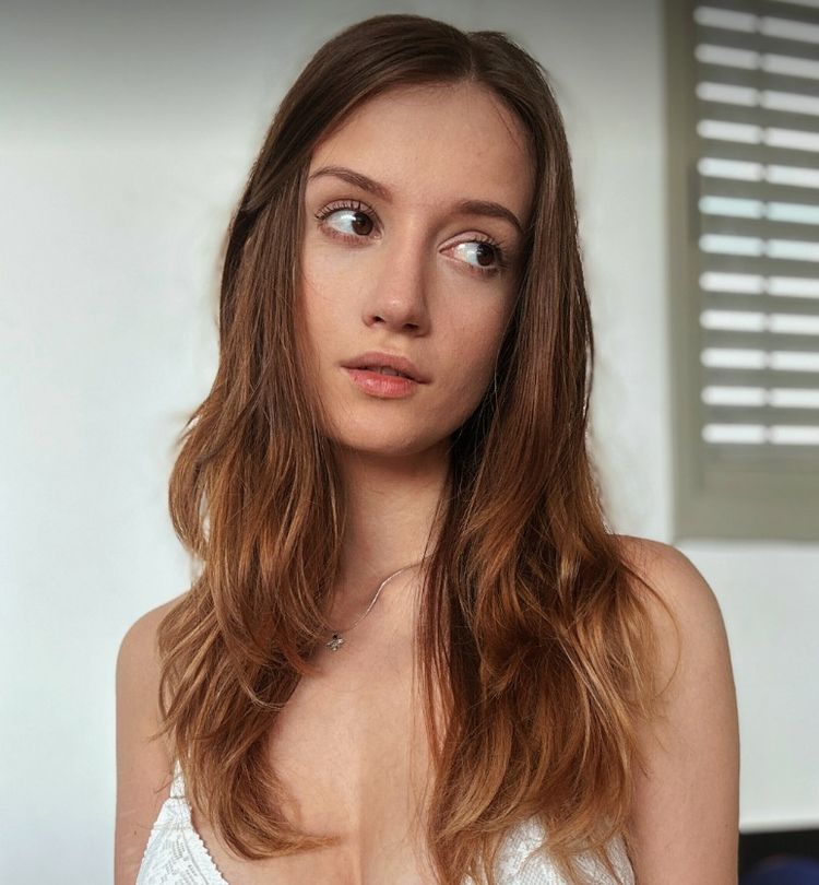 Best Beauty OnlyFans Accounts cursed_ellie