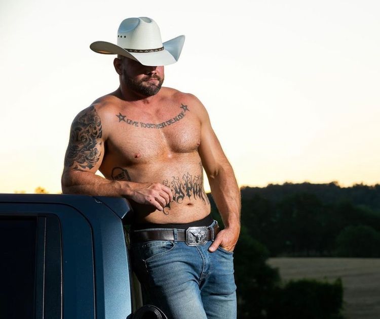 Best Muscle OnlyFans Accounts dadbodz520