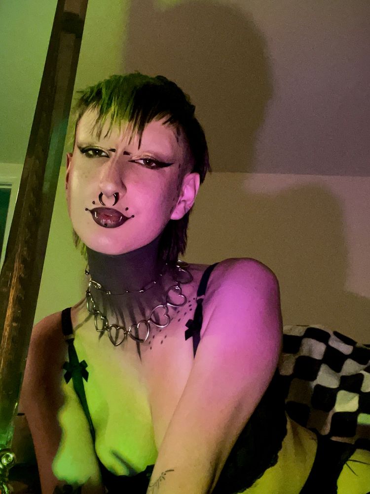 Best Nonbinary OnlyFans Accounts dambambiii