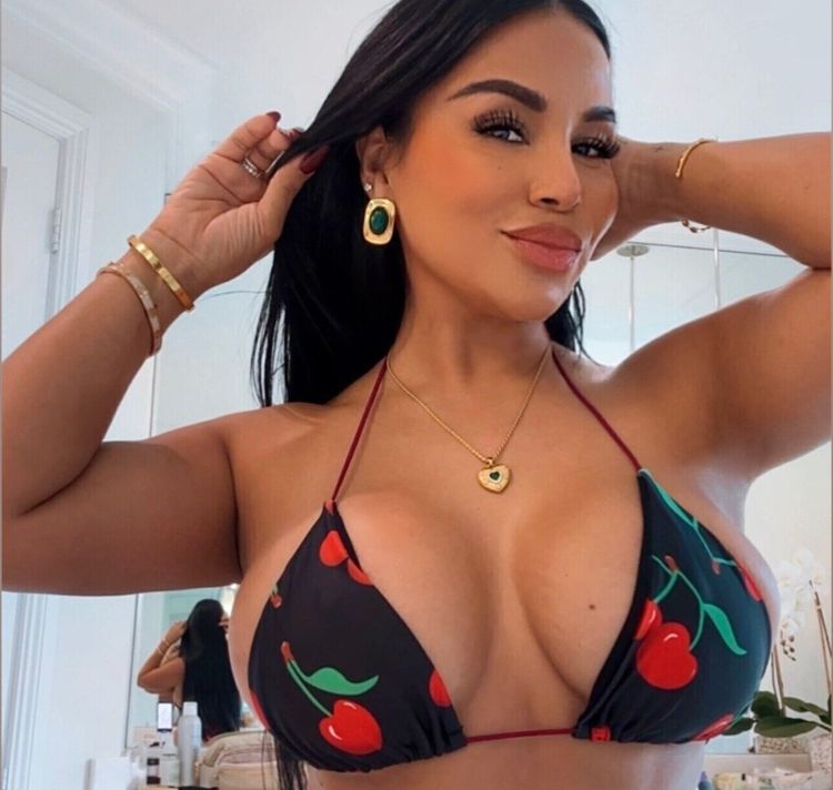 Best Beauty OnlyFans Accounts dollycastro
