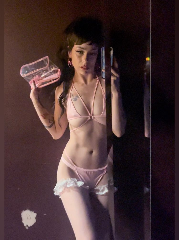 Best Babysitter OnlyFans Accounts f0rbittenfruit