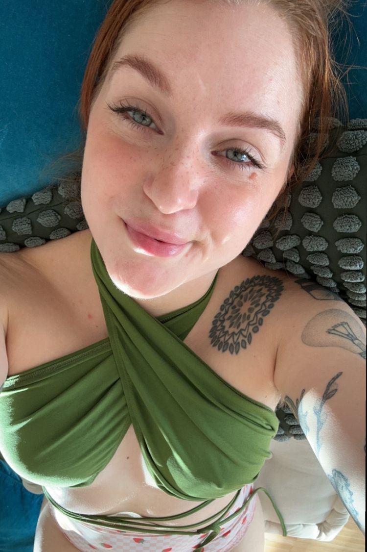 Best Foxy OnlyFans Accounts floraartist