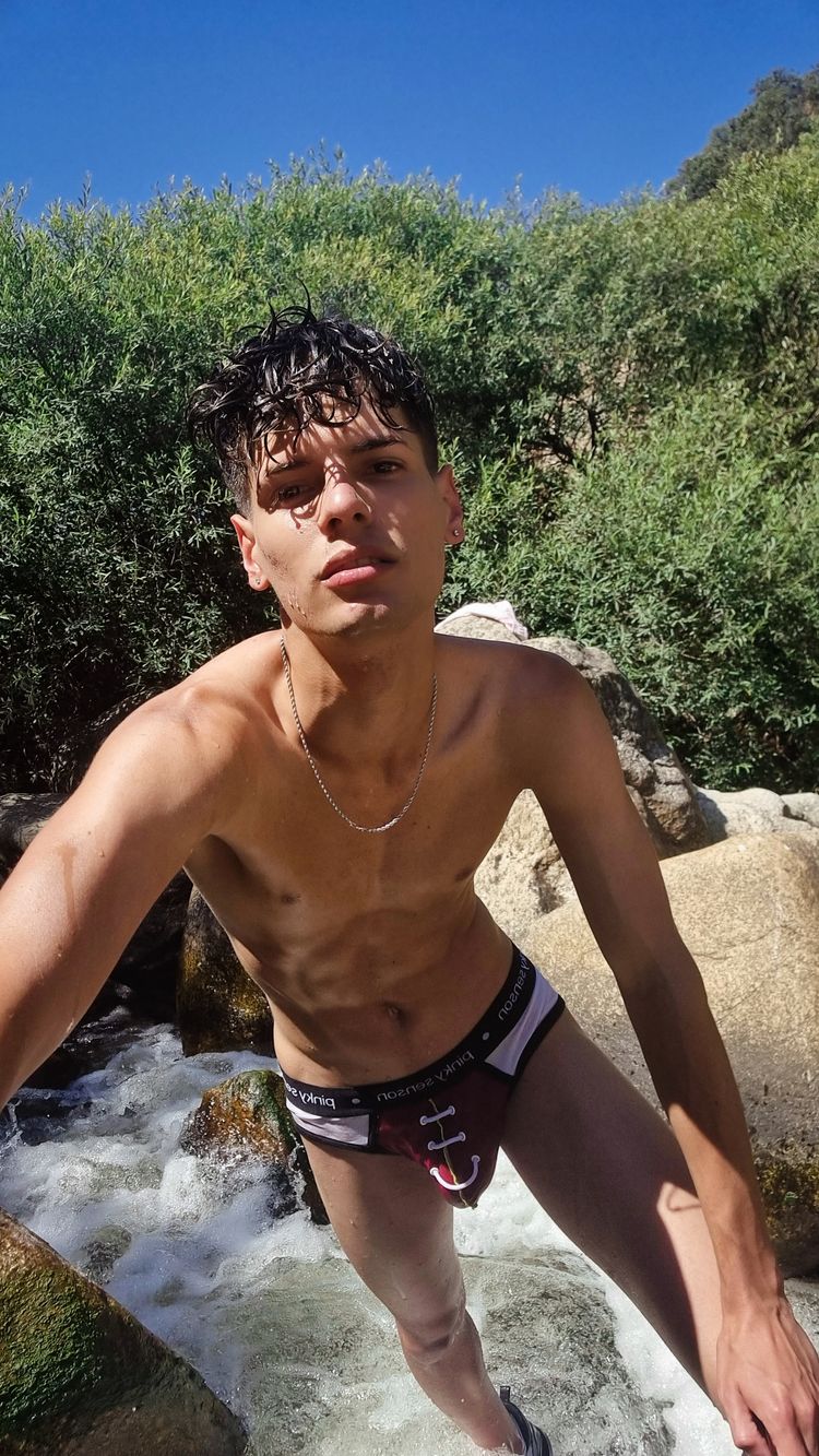 Best Handsome OnlyFans Accounts friskyboy