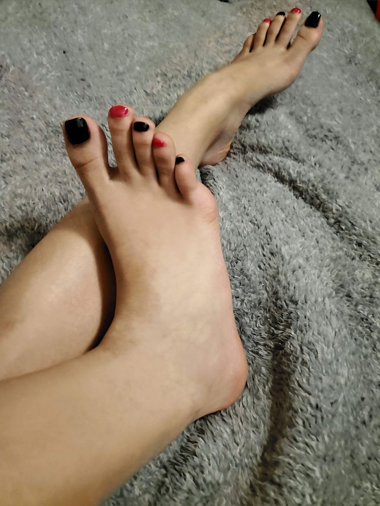 Best Human ATM OnlyFans Accounts glitteryfootsiez