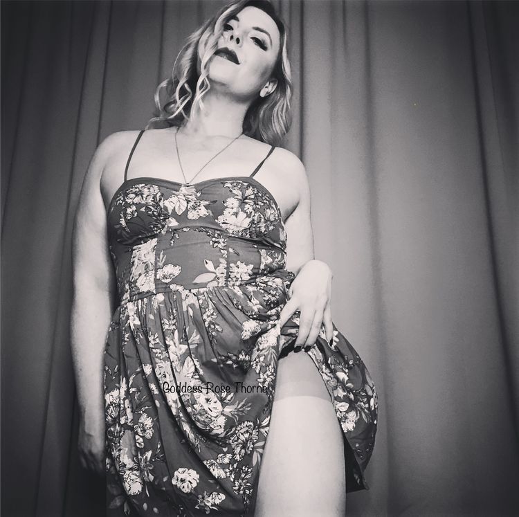 Best Ass Worship OnlyFans Accounts goddessrosethorne