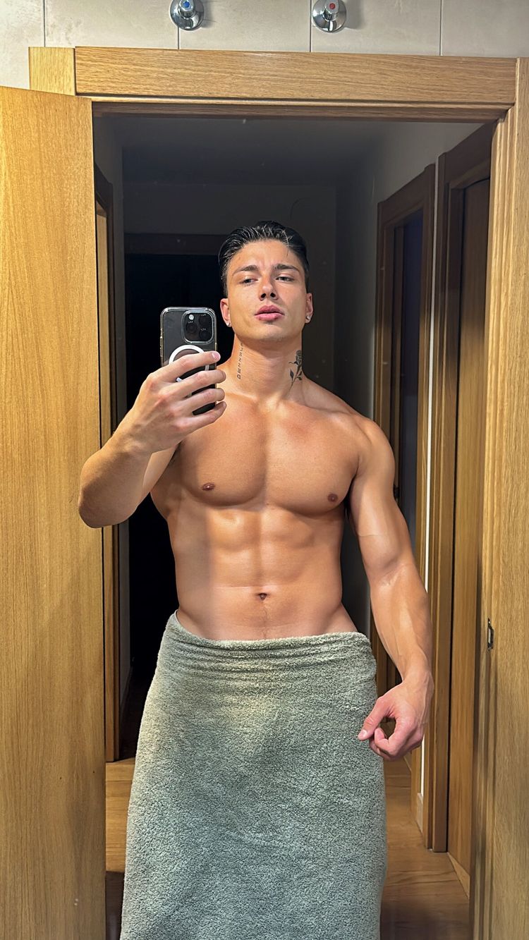 Best OnlyFans Accounts Spain goldengeorgiii