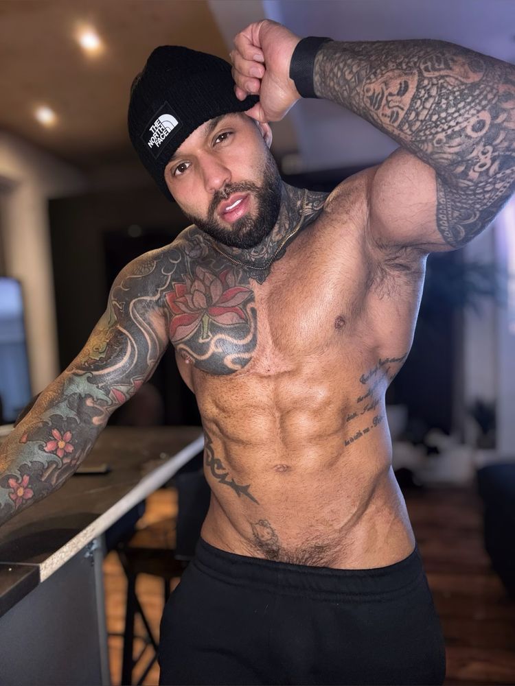 Best Handsome OnlyFans Accounts handsometroyxxl