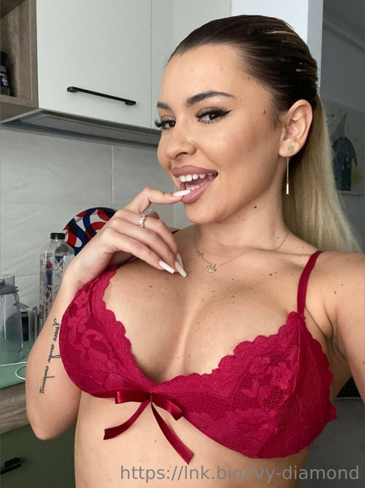Best Bombshell OnlyFans Accounts ivvydiamond