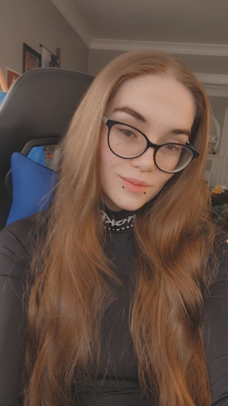 Best Stoner OnlyFans Accounts izzy_hellbourne