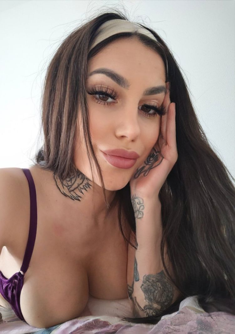Best Dress OnlyFans Accounts kiarabennet