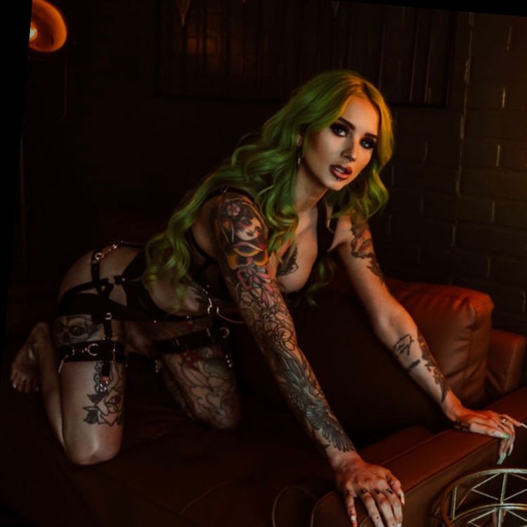 Best Green Hair OnlyFans Accounts lady_laww