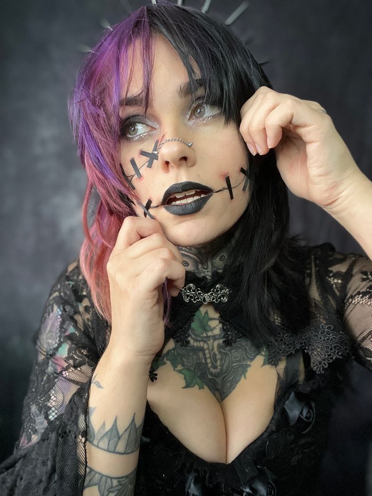 Best Goth OnlyFans Accounts laheldoll