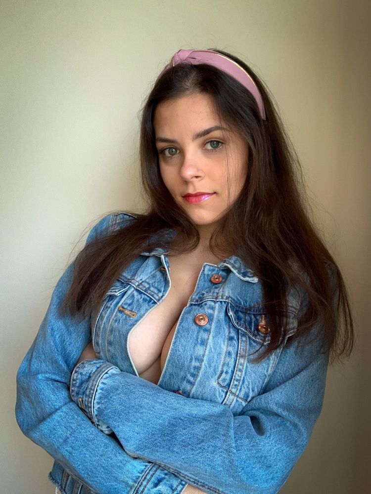 Best Body Positive OnlyFans Accounts lenabartos