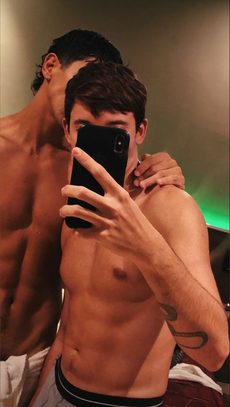 Best Gay OnlyFans Accounts leonmike17