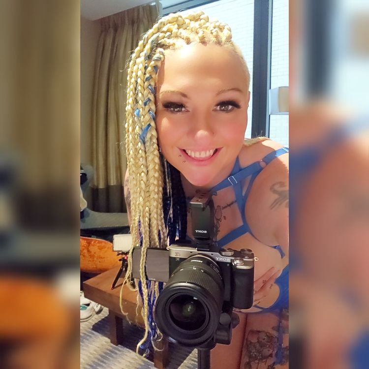 Best Hilarious OnlyFans Accounts livieblainn
