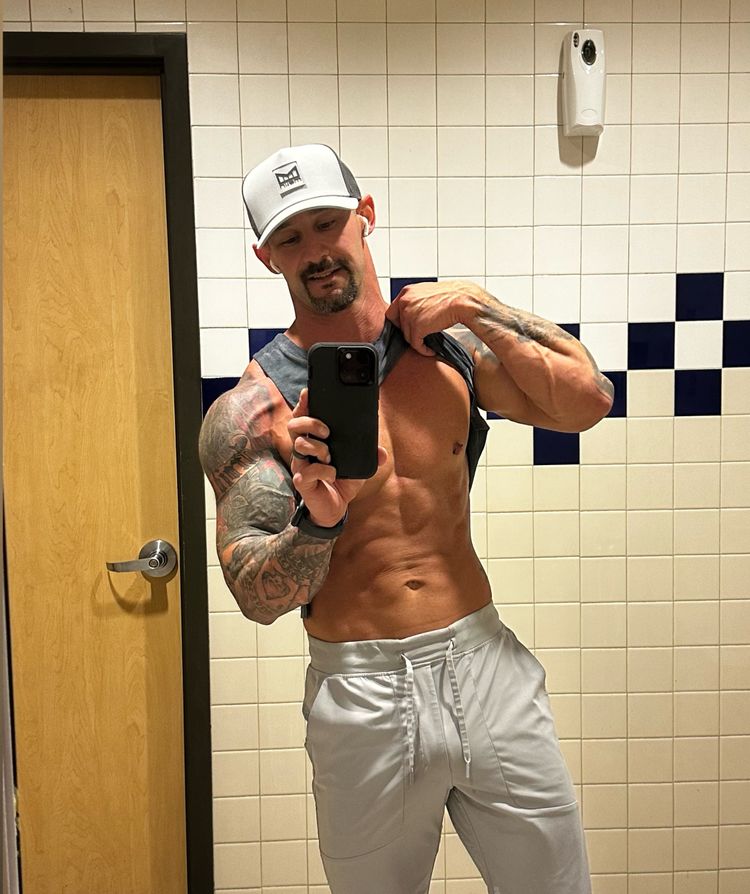 Best Adult OnlyFans Accounts loganchase28