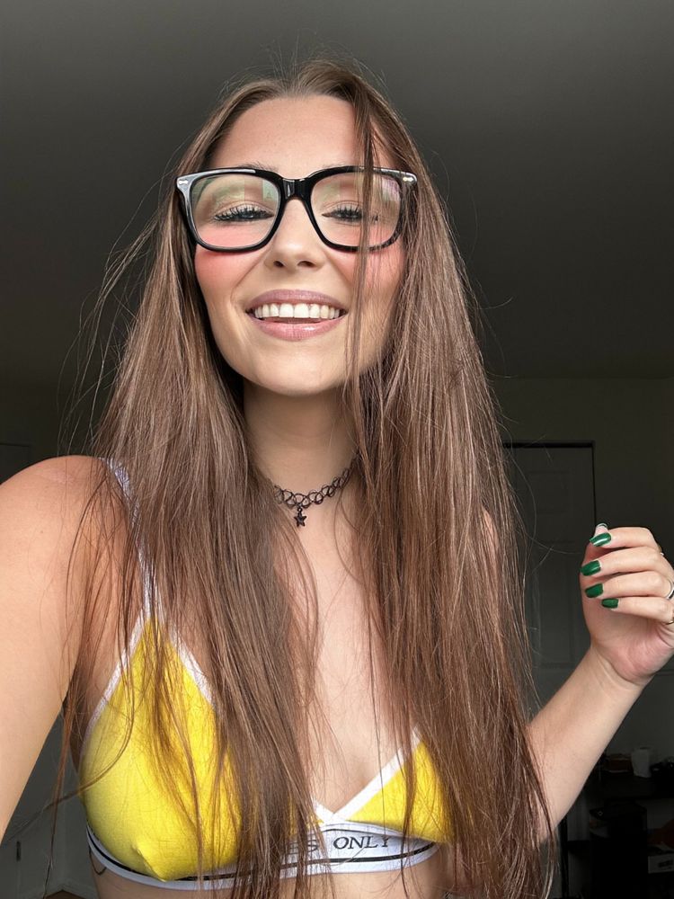 Best Green Eyes OnlyFans Accounts marilyngetwild