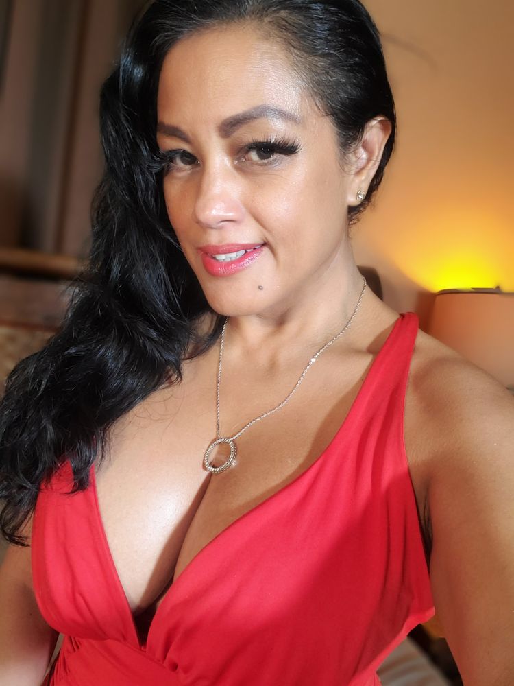 Best Stepmom OnlyFans Accounts maxinex