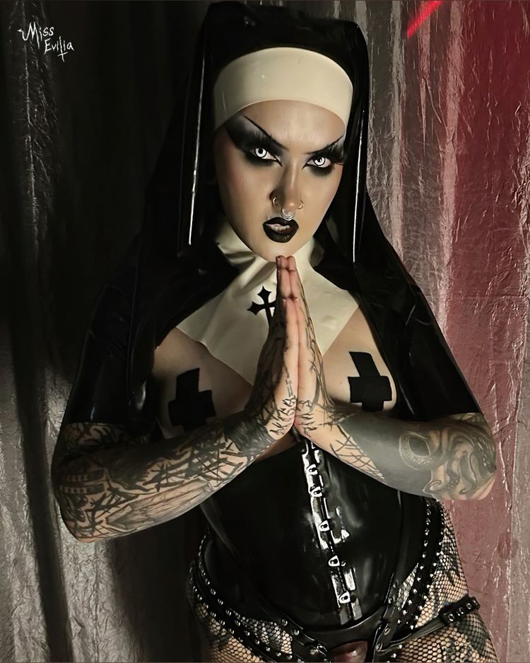 Best Queer OnlyFans Accounts missevilia