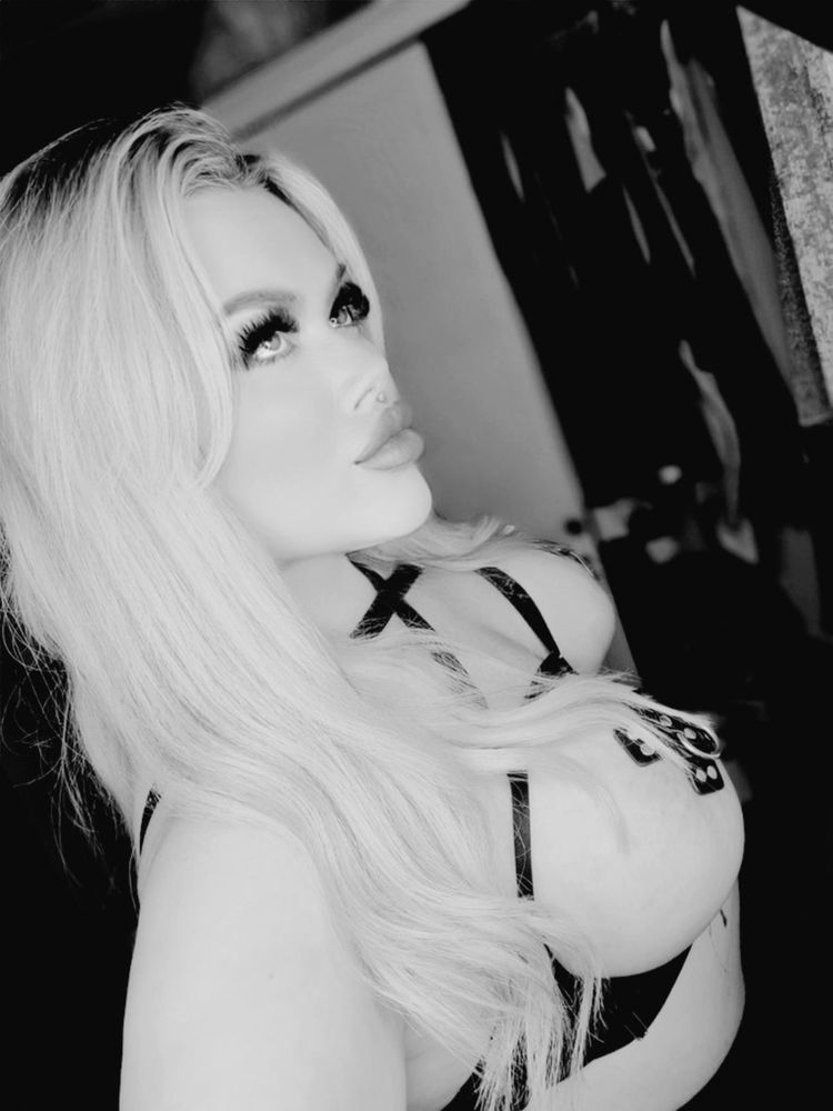 Best Irresistible OnlyFans Accounts mistresslaura11
