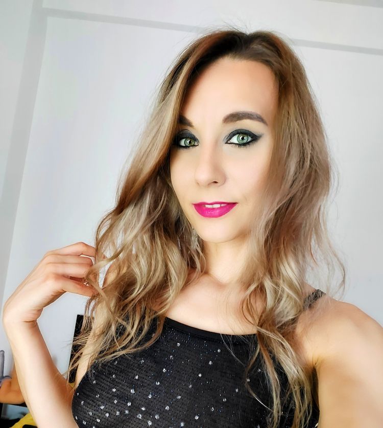 Best Green Eyes OnlyFans Accounts naughtyadeline
