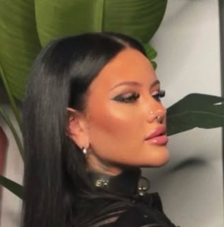 Best Lesbian OnlyFans Accounts niamhvelvet