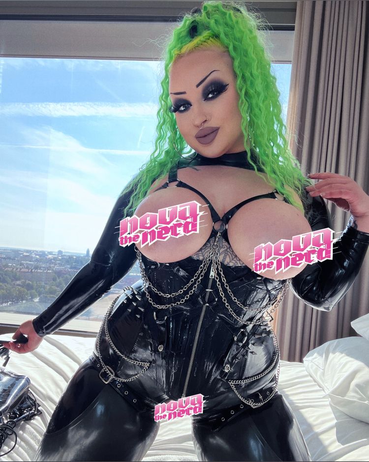 Best Kinkiest OnlyFans Accounts novathenerd