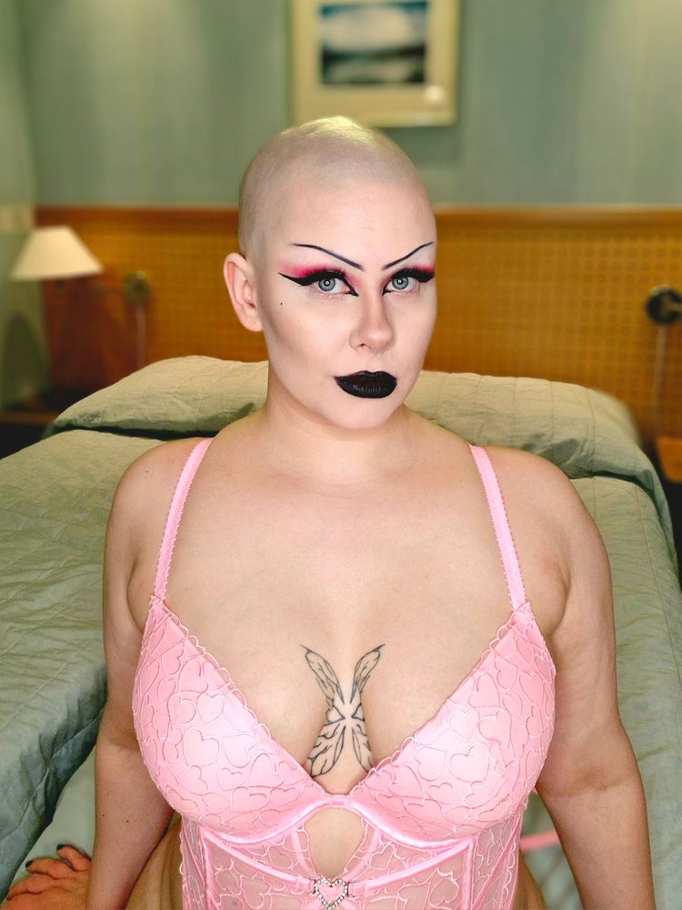 Best Gothic OnlyFans Accounts nylarenofficial