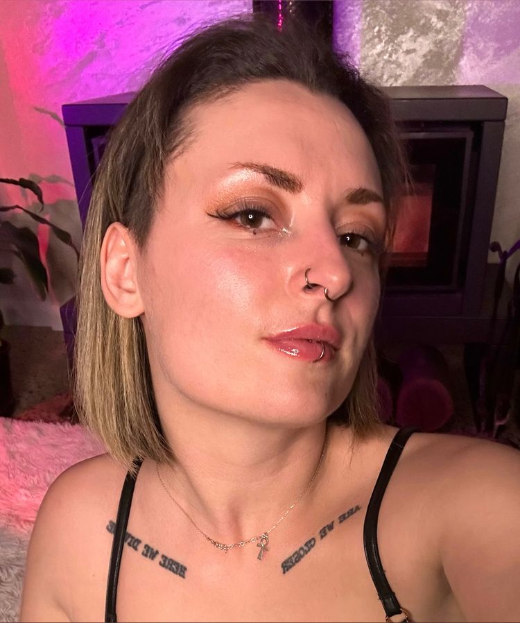 Best Curly Hair OnlyFans Accounts pistachio_nutvip