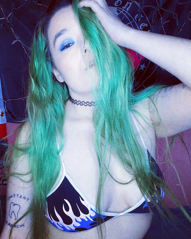Best Green Hair OnlyFans Accounts pixxxiebelle