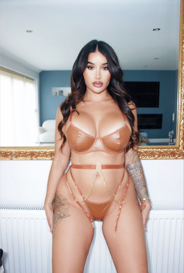 Best Squirting OnlyFans Accounts preeti_young