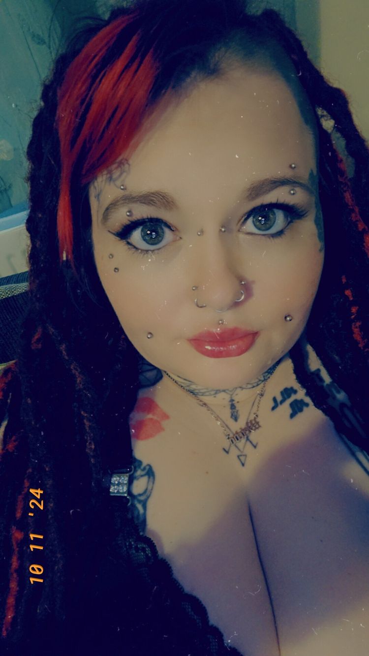 Best Dreadlocks OnlyFans Accounts ravenblack_666