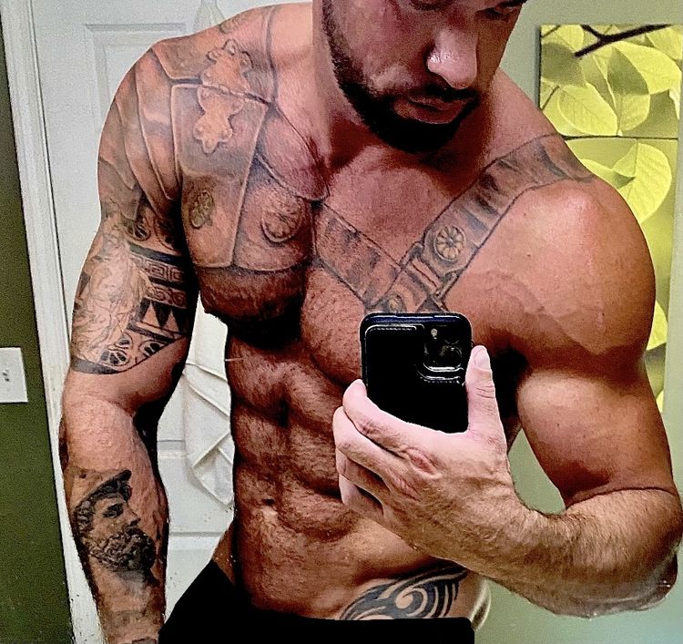 Best Entertainer OnlyFans Accounts romanmichaelxxx