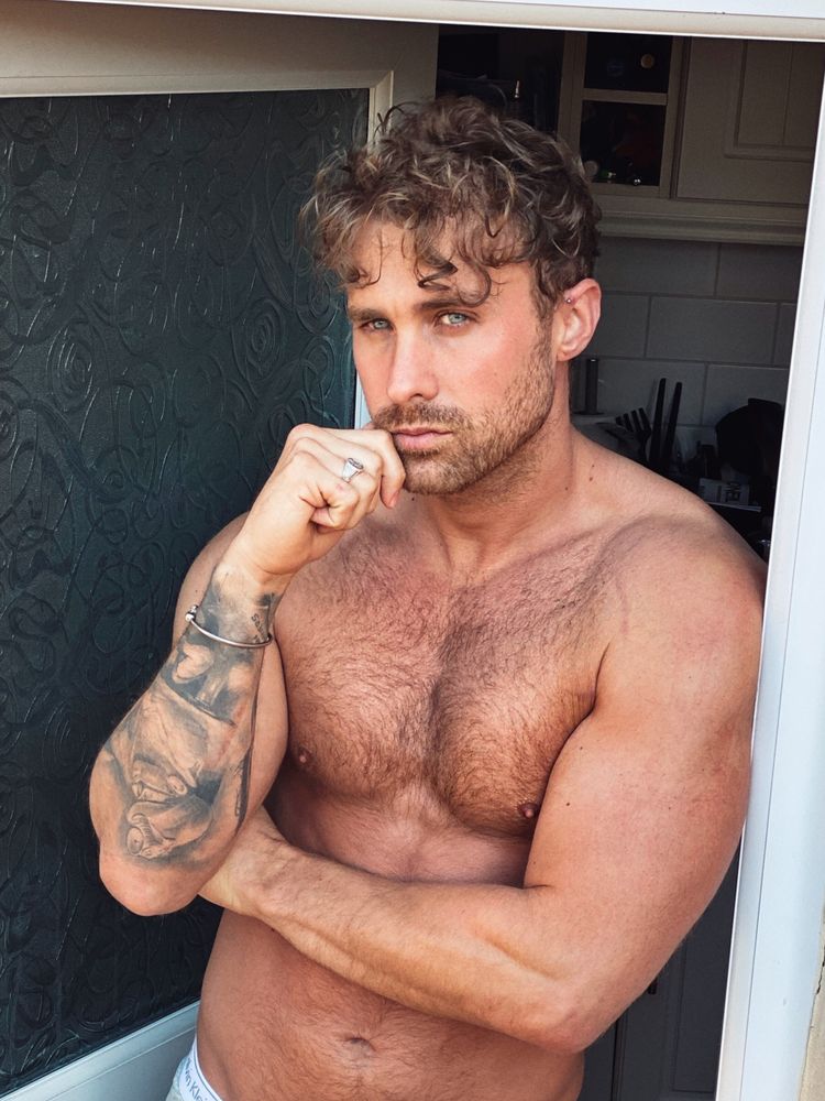 Best Hands OnlyFans Accounts rossilino