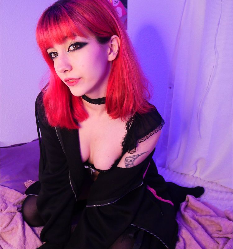 Best Maid OnlyFans Accounts satirya