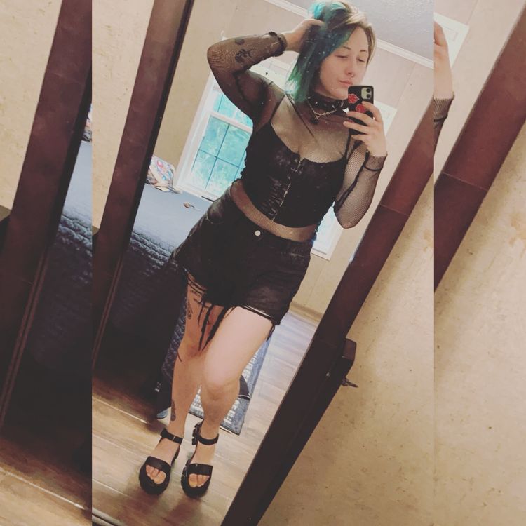 Best Hilarious OnlyFans Accounts willowwrenxx