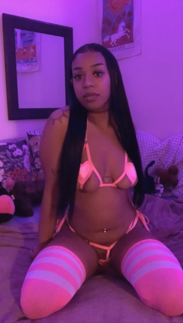 Best Nonbinary OnlyFans Accounts xxkittiexoxo
